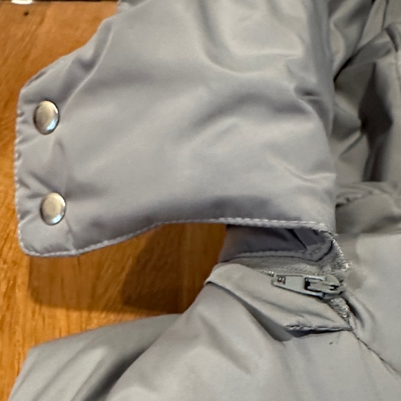 Amazon | Women’s Gray Long Hooded Puffer Vest - Picture 4 of 13